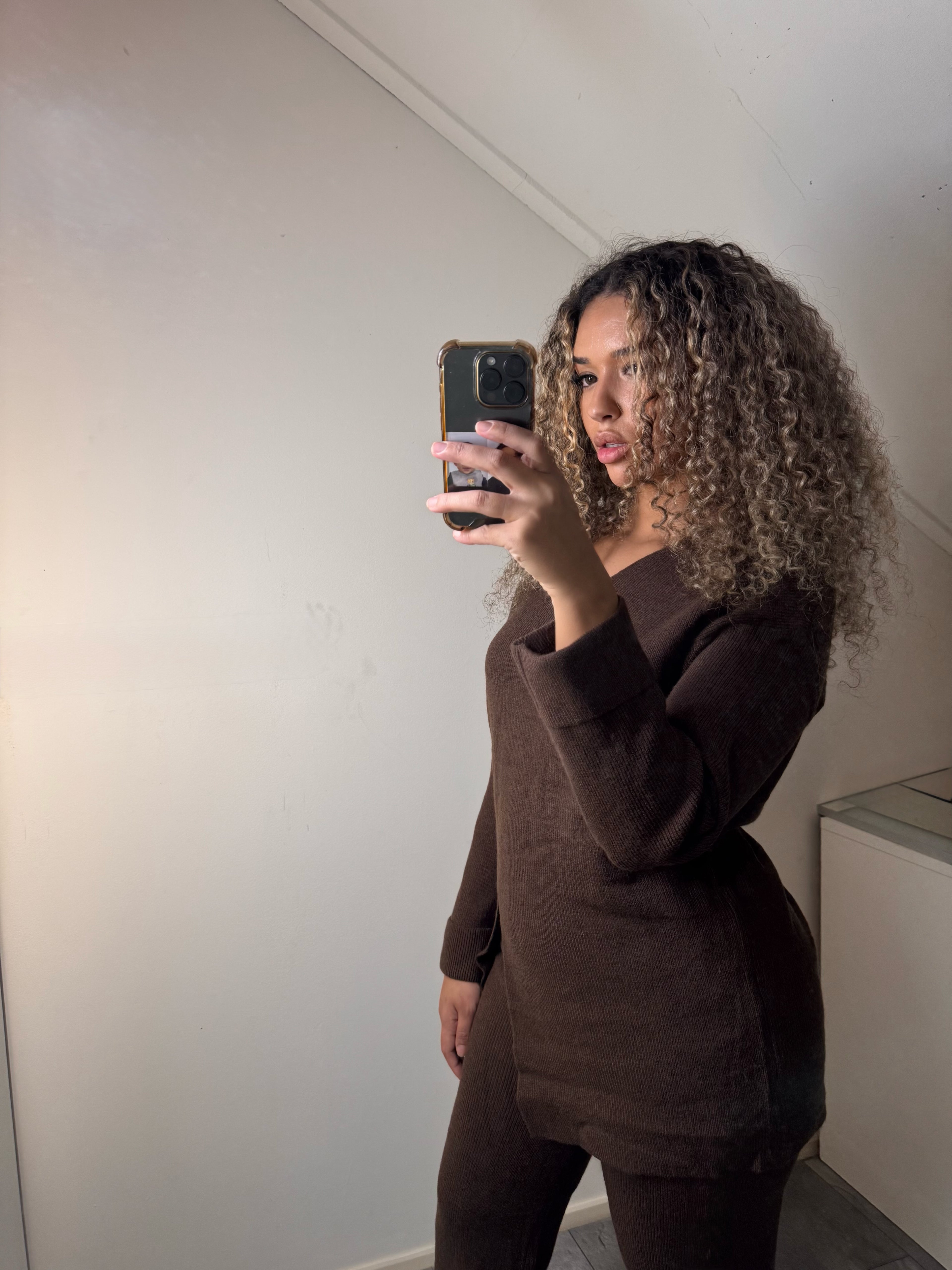 Twee-delige Gebreide Set – Trui en Broek – Chocolate Brown